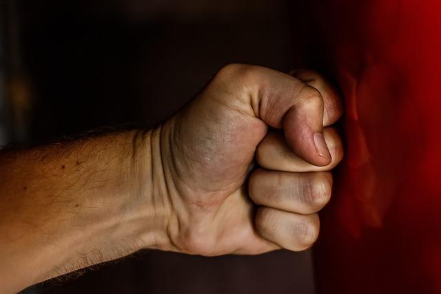 Частіше за все деформуються нігті через удар