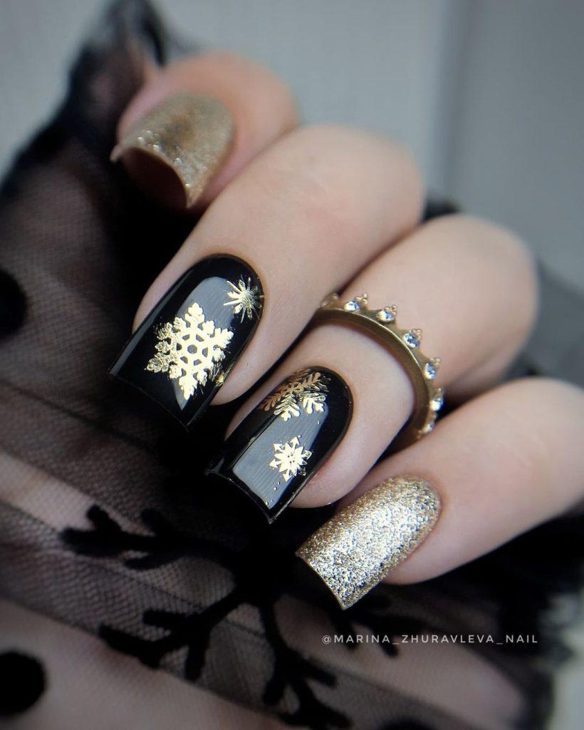 Чорний дизайн нігтів не завжди виглядає похмуро