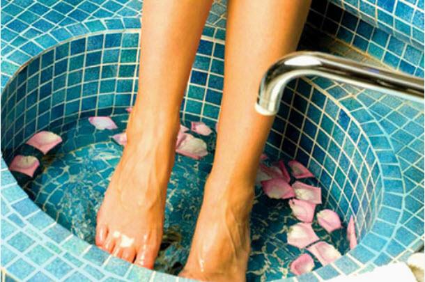 Народні засоби для педикюрних ванн є майже в кожному домі
