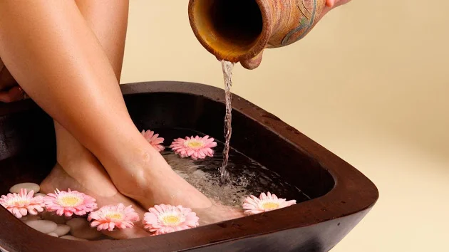 ванночки для п'ят допоожуть підтримати здоров'я шкіри