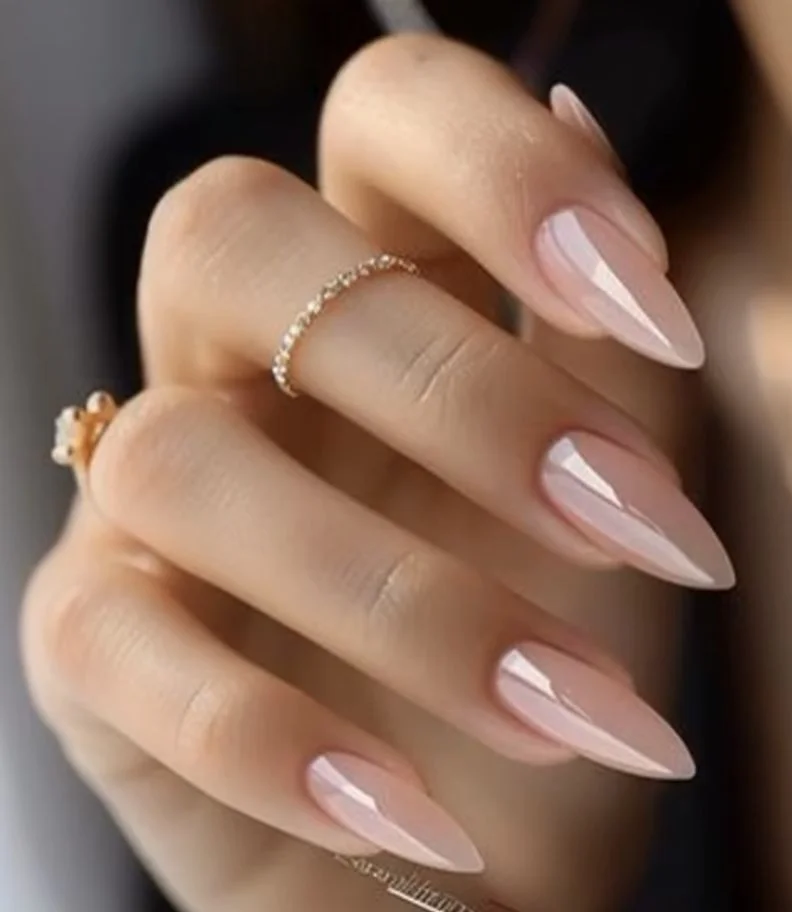 Мильний манікюр в пастельних відтінках
