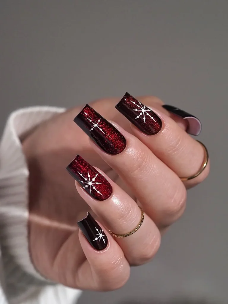 Темно-червоні новорічні нігті 2026
