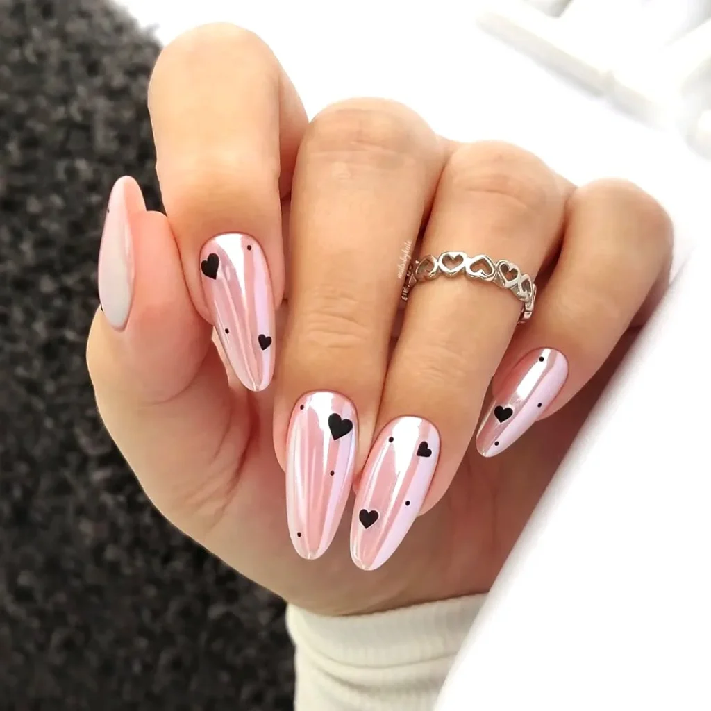 Ніжні нігті на день Валентина з перлинним втиранням виглядають розкішно