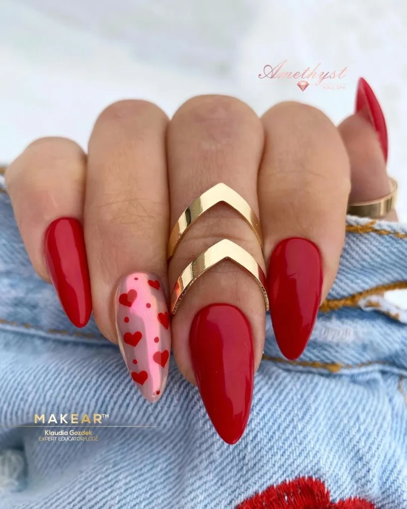 Червоні нігті на день Валентина з серденьками