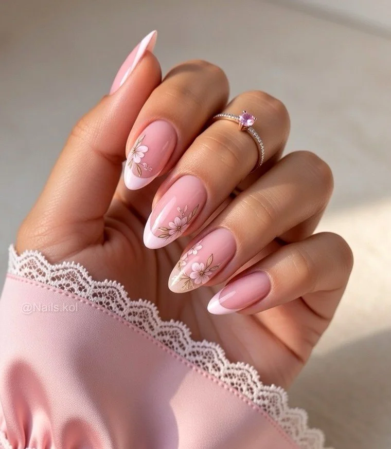 Який колір обрати для манікюра до дня матері - пастельні відтінки на топі популярності