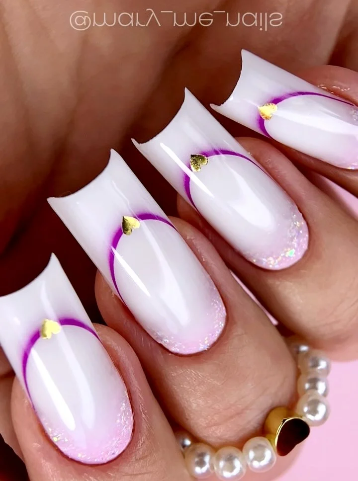 Ніжний подвійний френч з фіолетовою смужкою на серцями