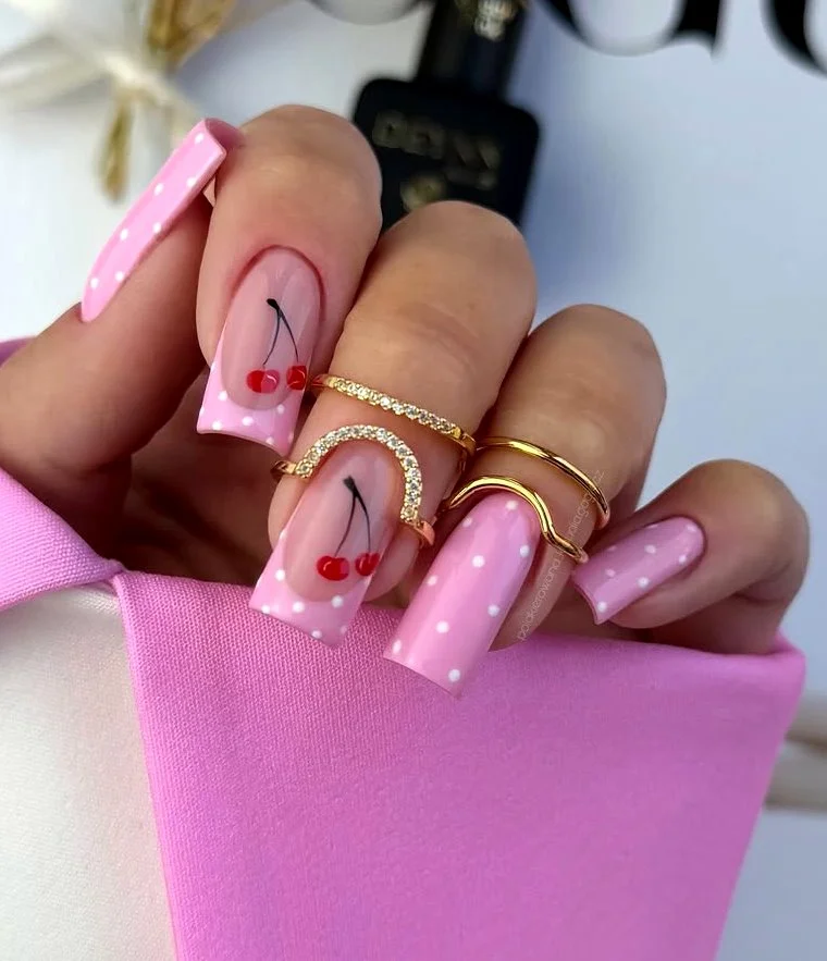 Рожевий френч з горошком та вишнями на сімейне свято