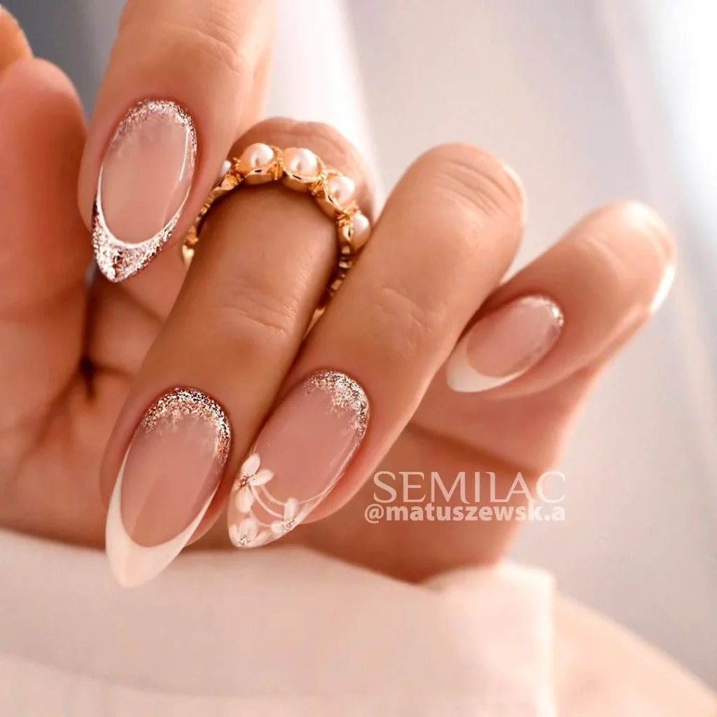 Пастельні французьки нігті до дня матері з глітером та флористикою