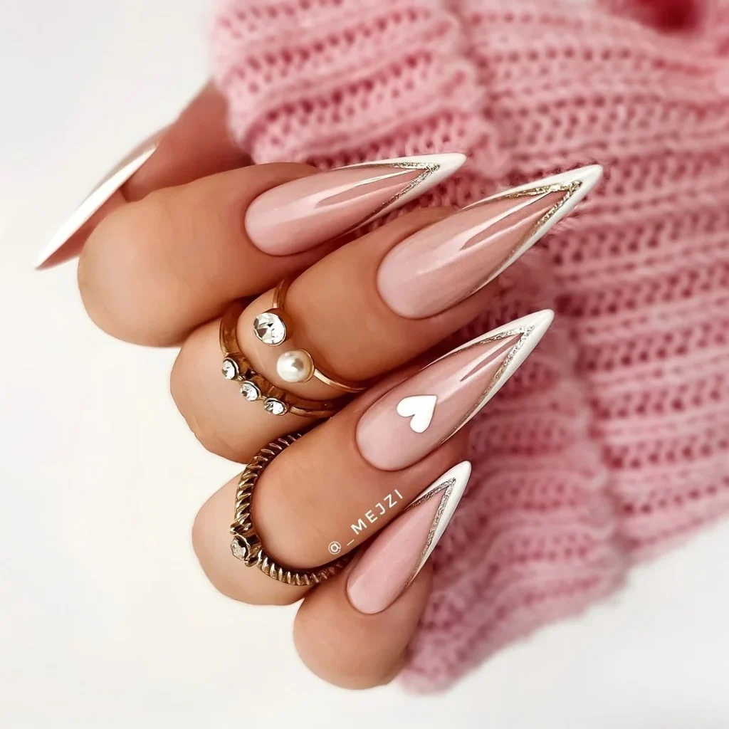 Білий френч на гострі нігті до дня матері