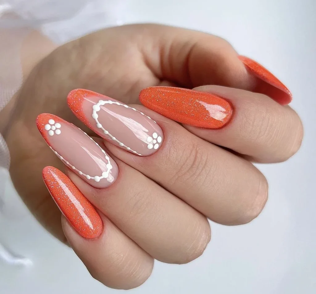 Кораловий манікюр до дня матері з квітами та негативним простором