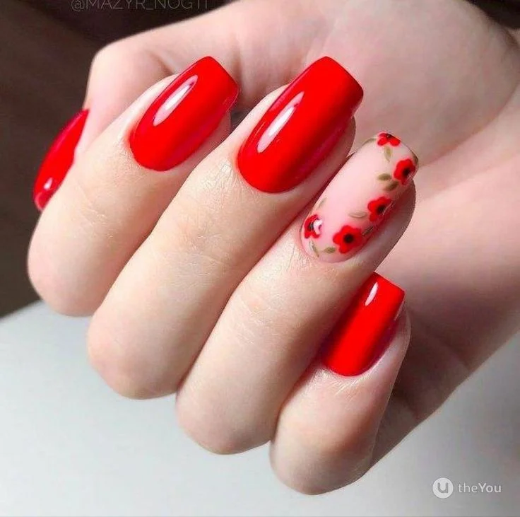Червоні нігті у етнічному стилі з маками