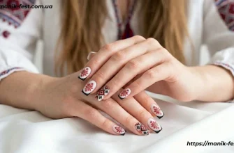 Манікюр у стилі вишиванки з червоно-чорним візерунком